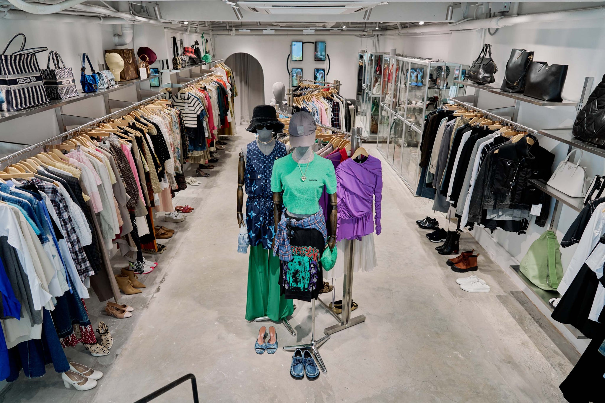 Second Hand Designer Clothes Outlet Online Why Buy Second-Hand Designer Clothing?