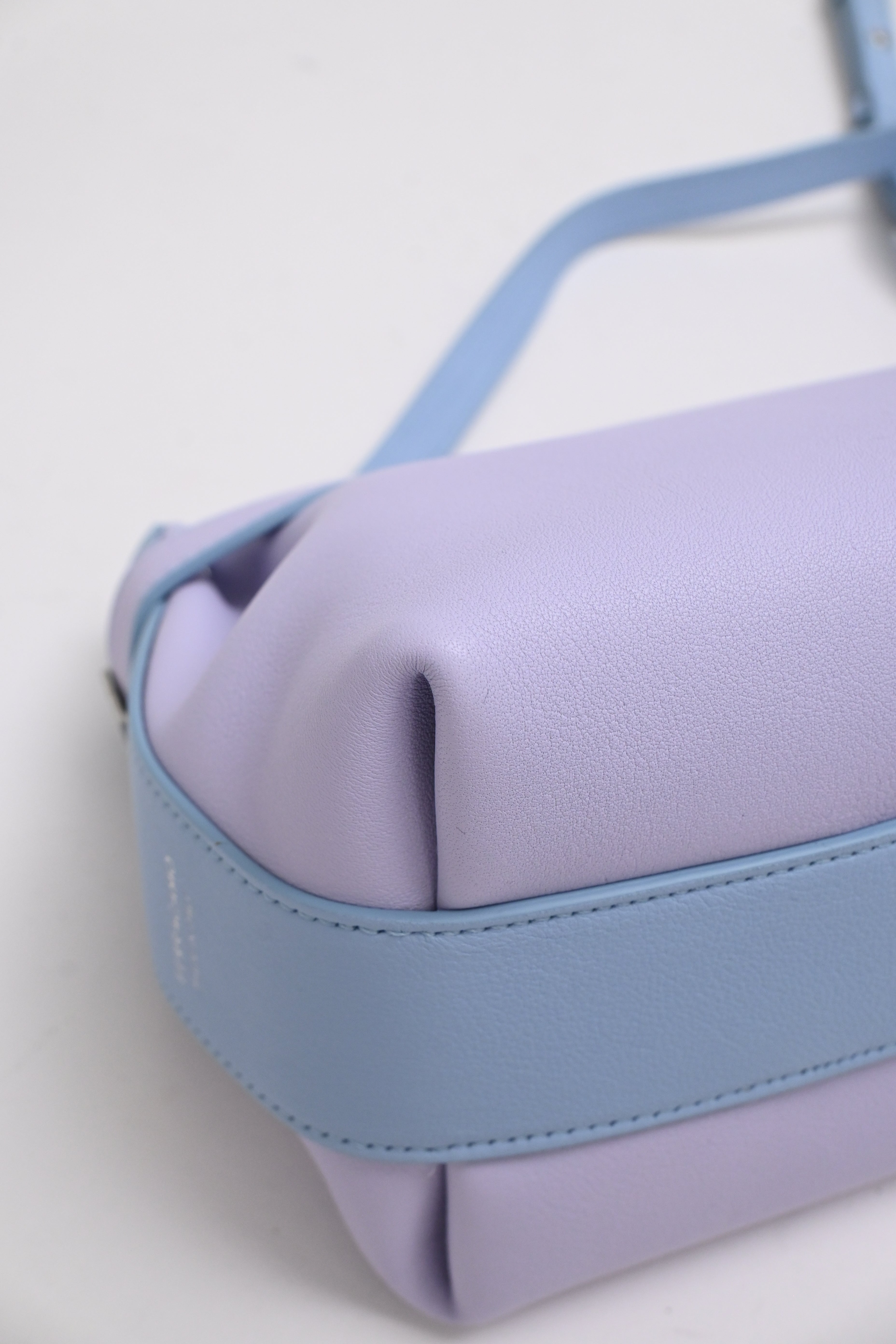 WB8921] Salvatore Ferragamo | Cross-Body Bag