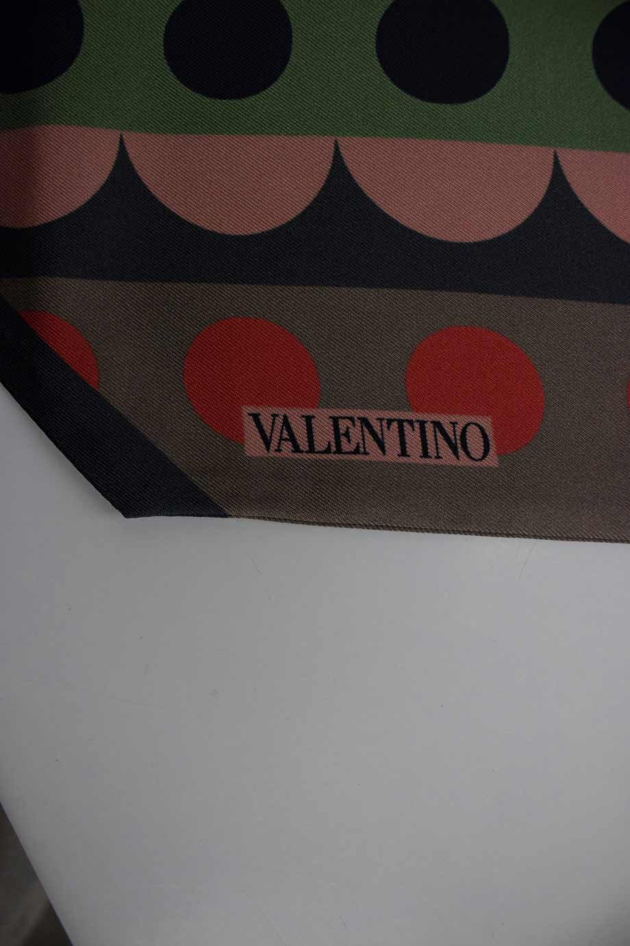 u1243_wa1152_valentino_scarf_4.jpg