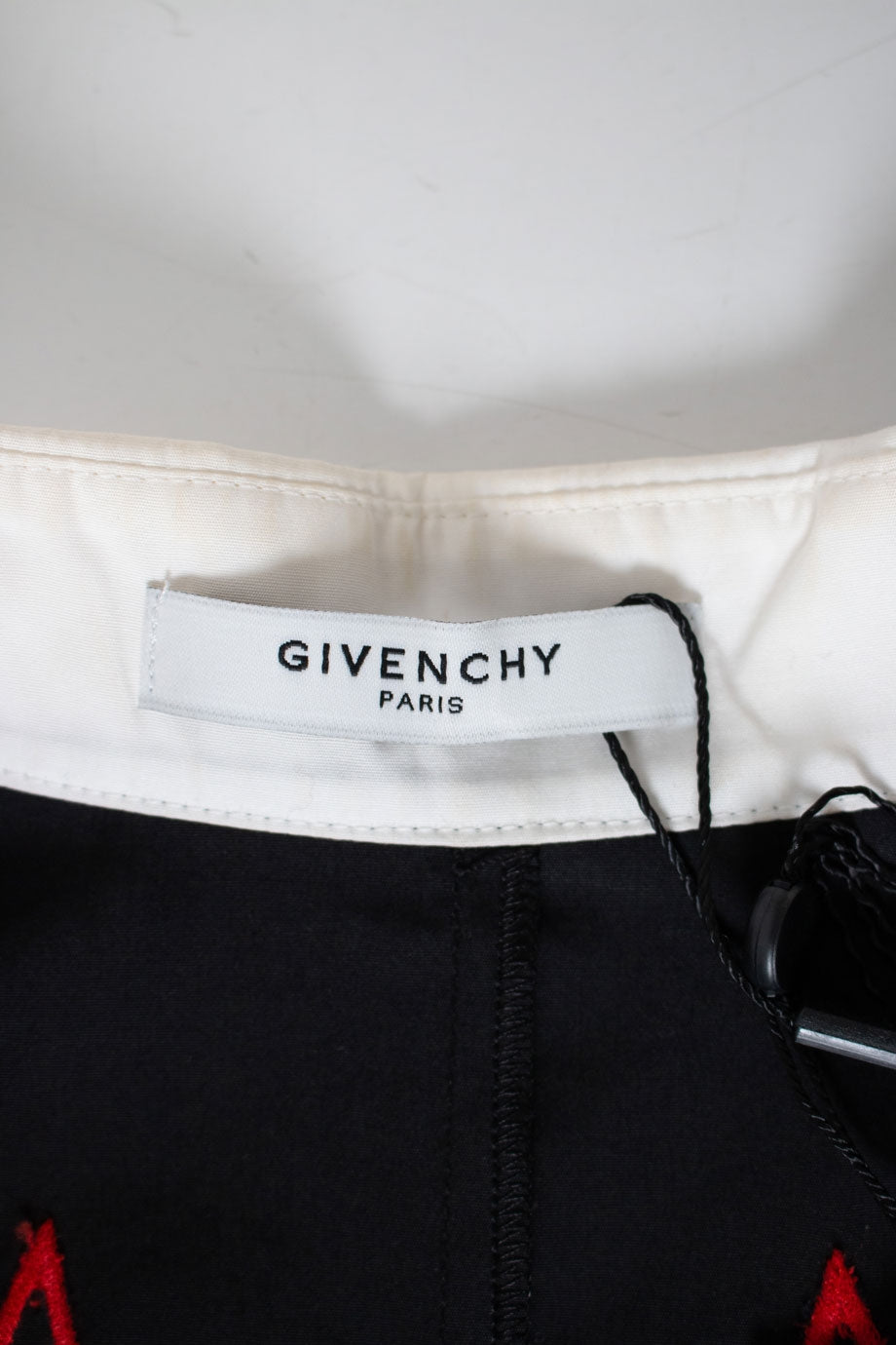 u1637_ww14860_givenchy_4.jpg