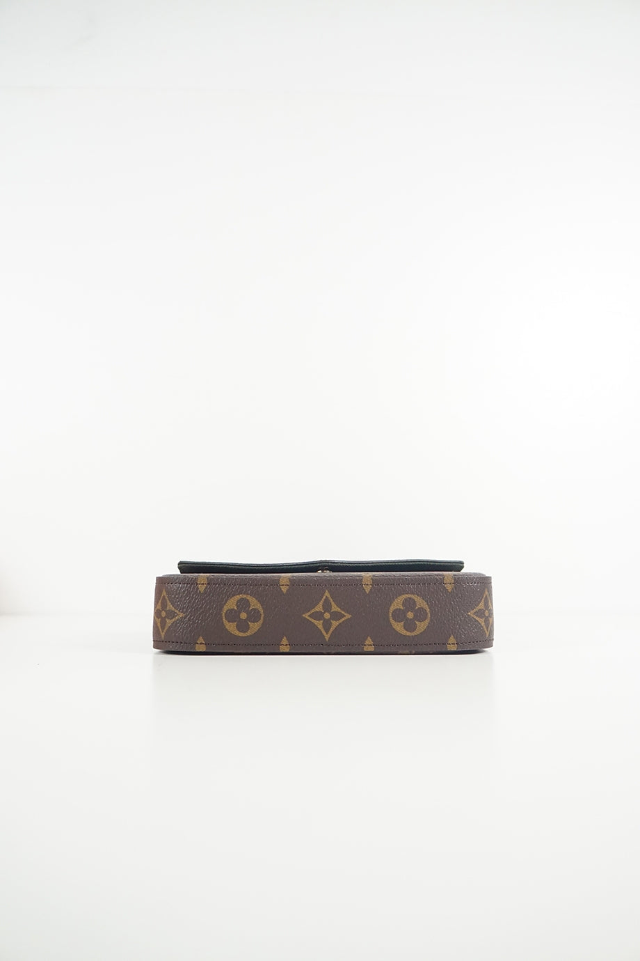 u2963_wb4068_louis_vuitton_3.jpg