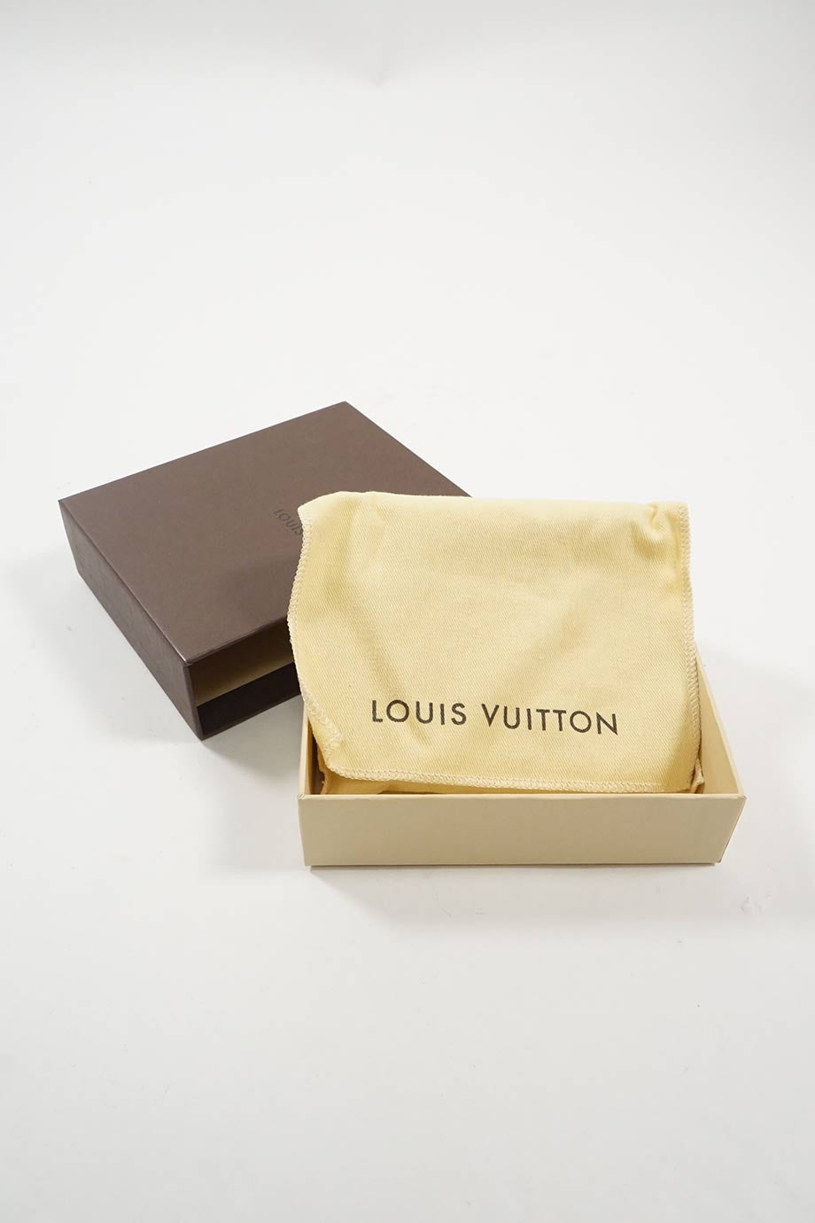 u3713_wb5139_louis_vuitton_6.jpg