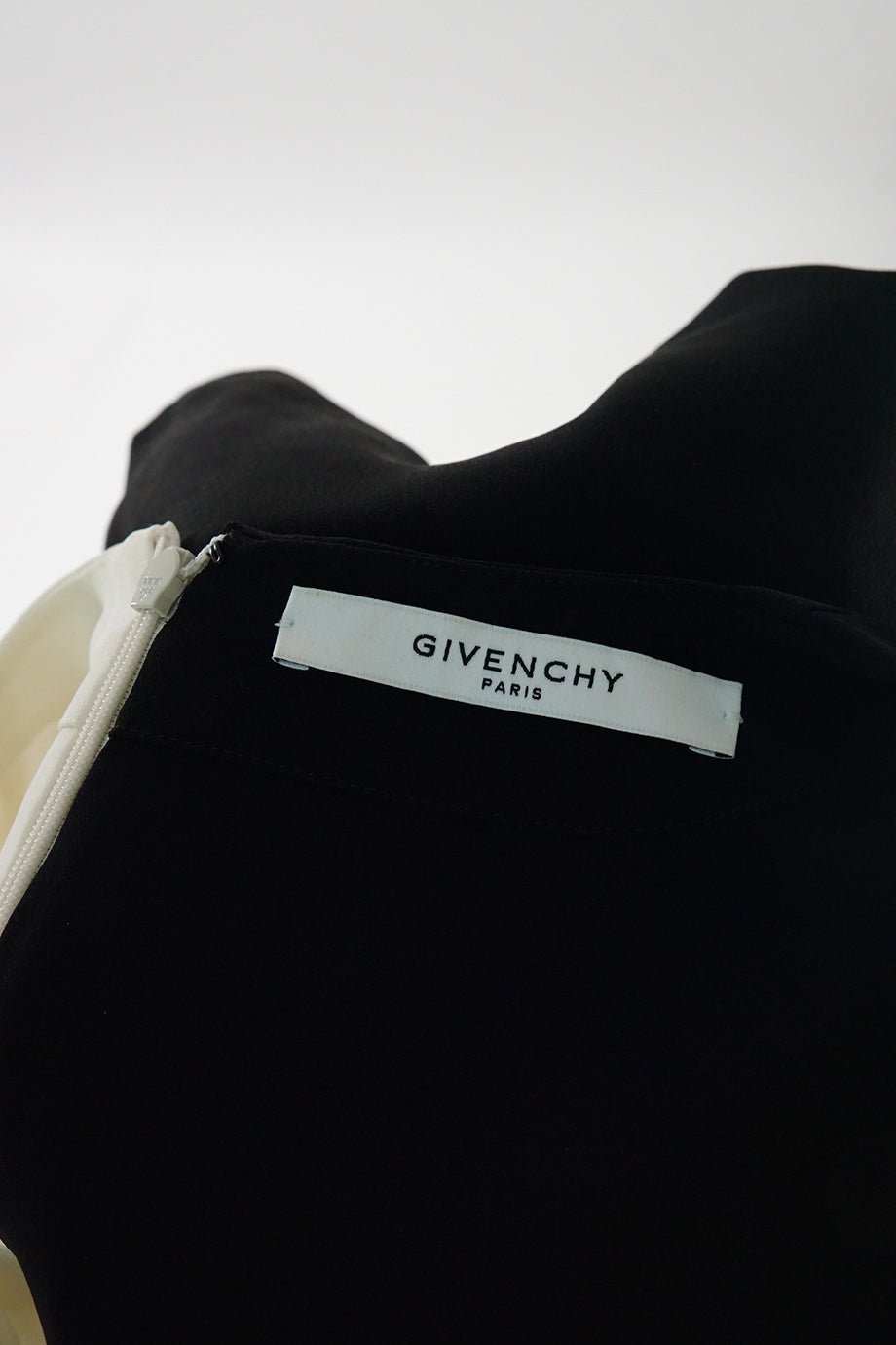 u3756_ww31581_givenchy_3.jpg