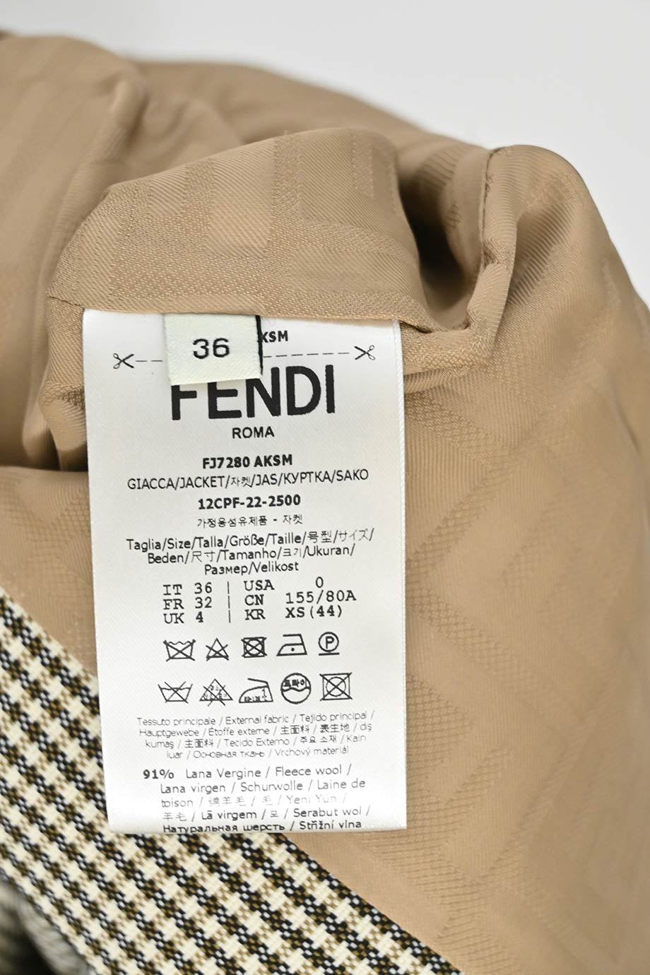 u3968_ww32672_fendi_4.jpg