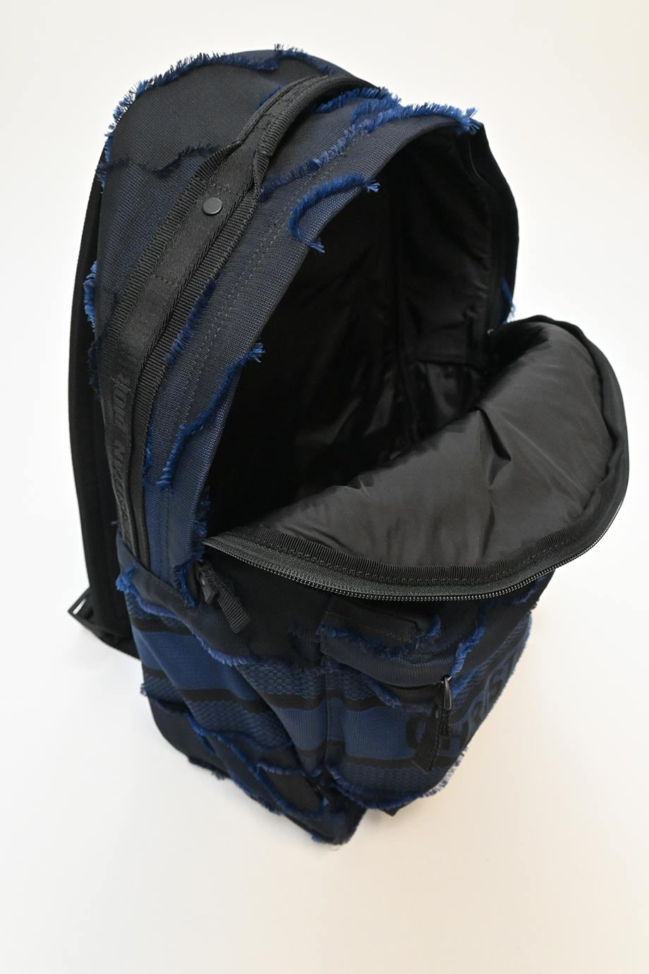dior nike backpack x CACTUS JACK Hit The Road Coffee Brown GlobalSneakers The crossbody backpack is part of the capsule collection in collaboration with the californian designer shawn stussy that has a practical silhouette inspired by the rider backpacks lines Small DiorTravel Backpack Blue Dior