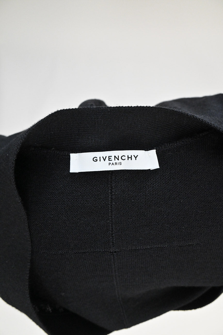 u4145_ww33694_givenchy_3.jpg