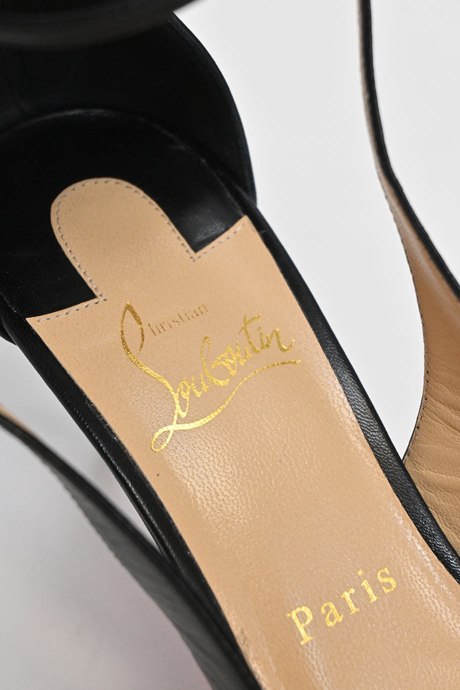 WS6724] Christian Louboutin | Mid Heel Pump