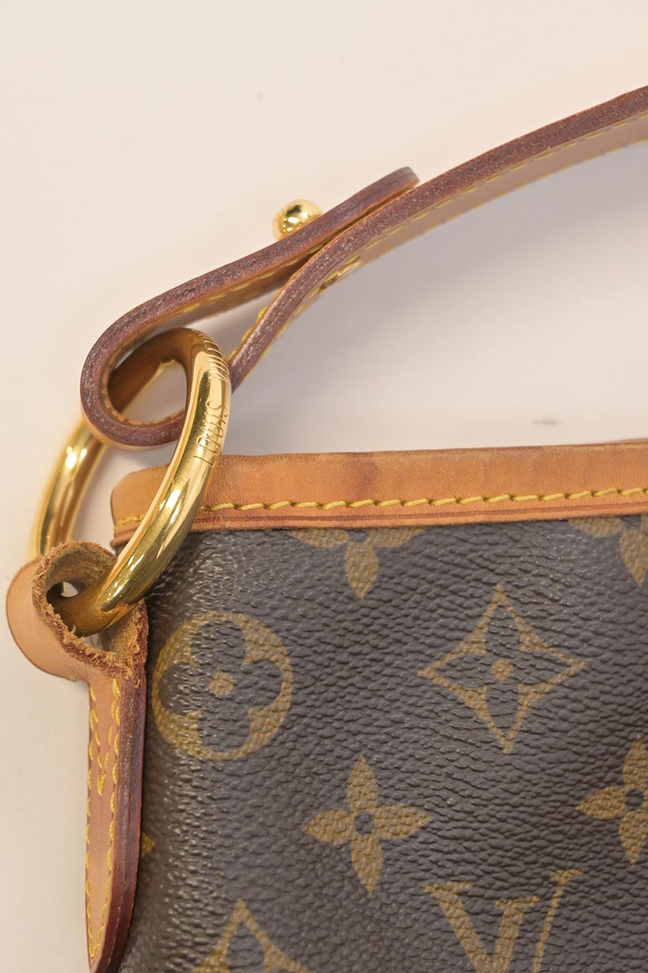 u4852_wb6040_louis_vuitton_12.jpg