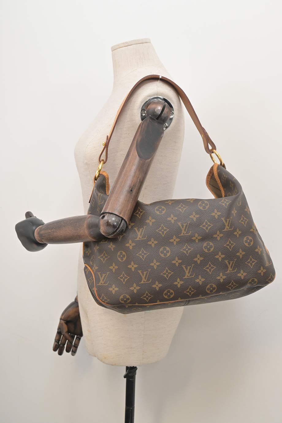 u4852_wb6040_louis_vuitton_6.jpg