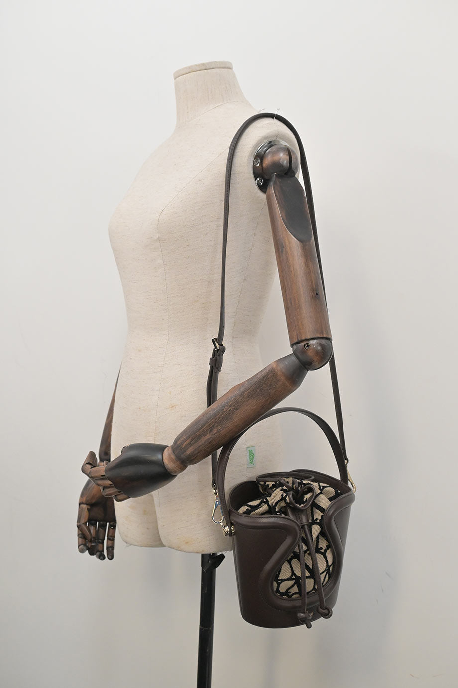 Valentino ボディバッグ 楽天市場】VALENTINO ヴァレンティノ